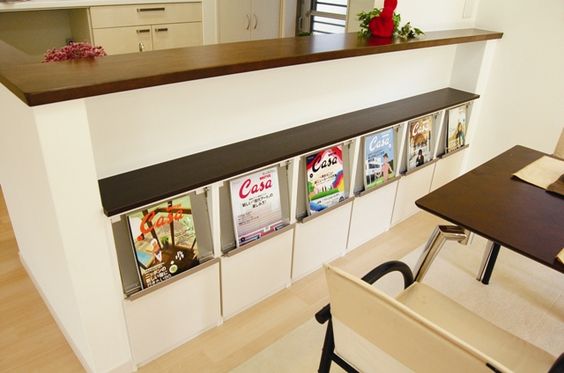 カウンター下 雑誌