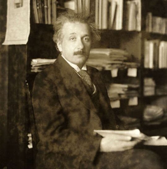 1921年ノーベル物理学賞を受賞