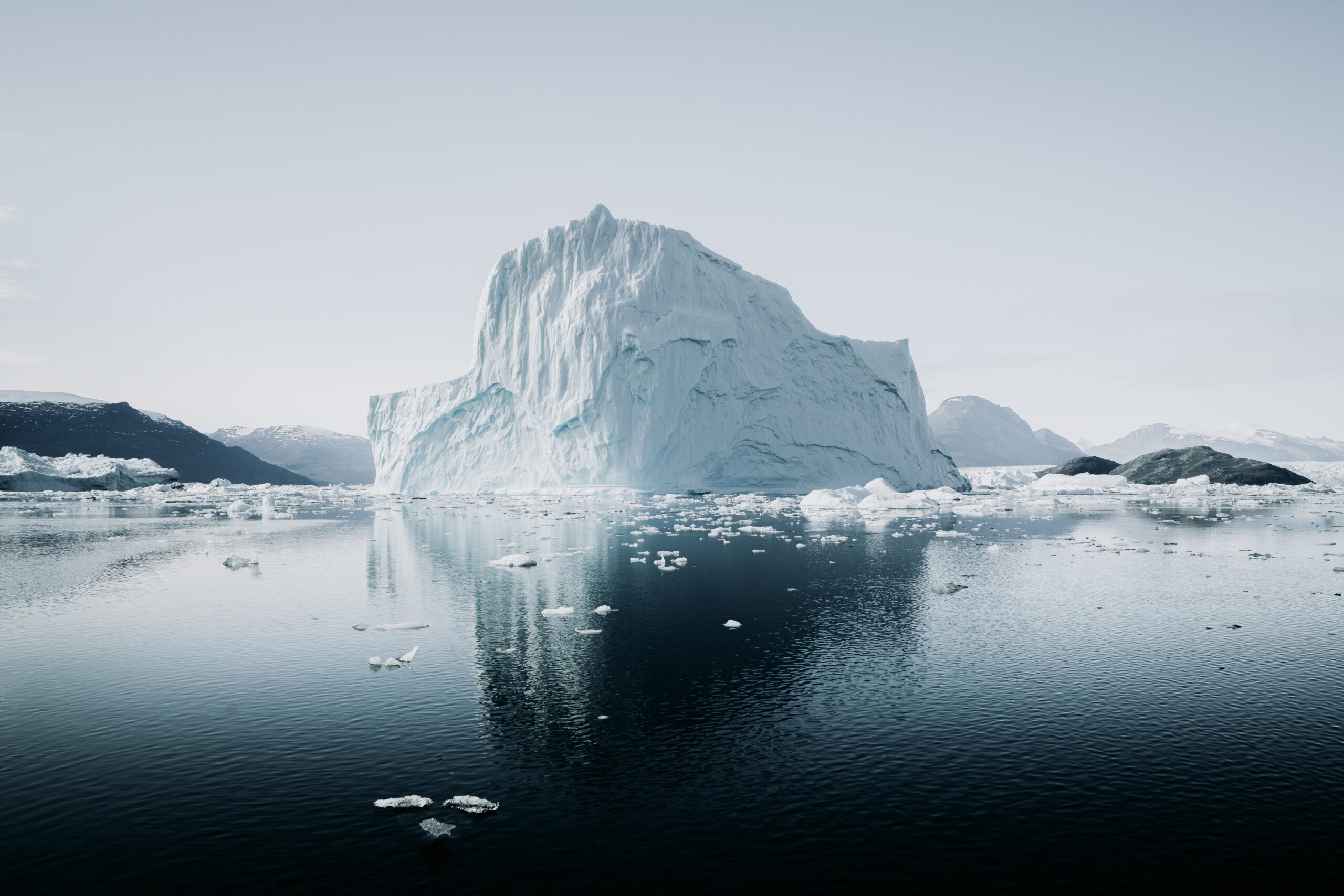 心とは氷山のようなものである。氷山は、その大きさの7分の1を海面の上に出して漂う。