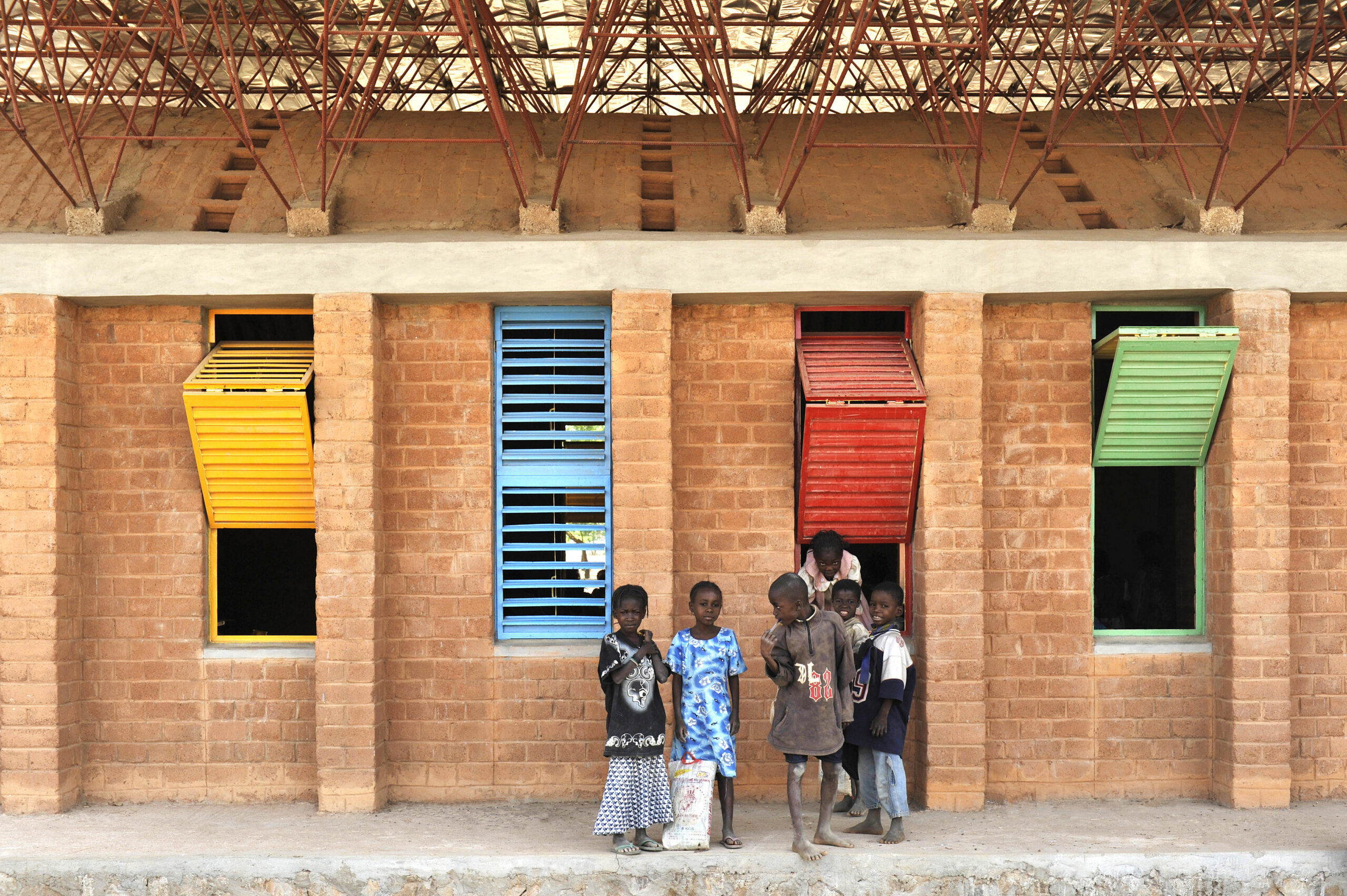 アフリカ　学校　建築