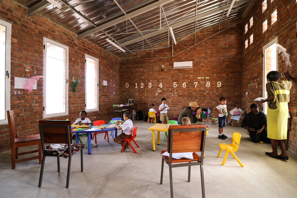 建築　アフリカ　学校