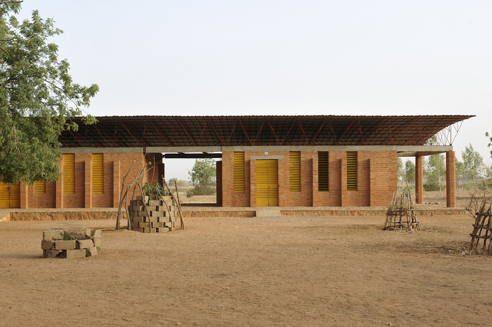 アフリカ　建築　学校